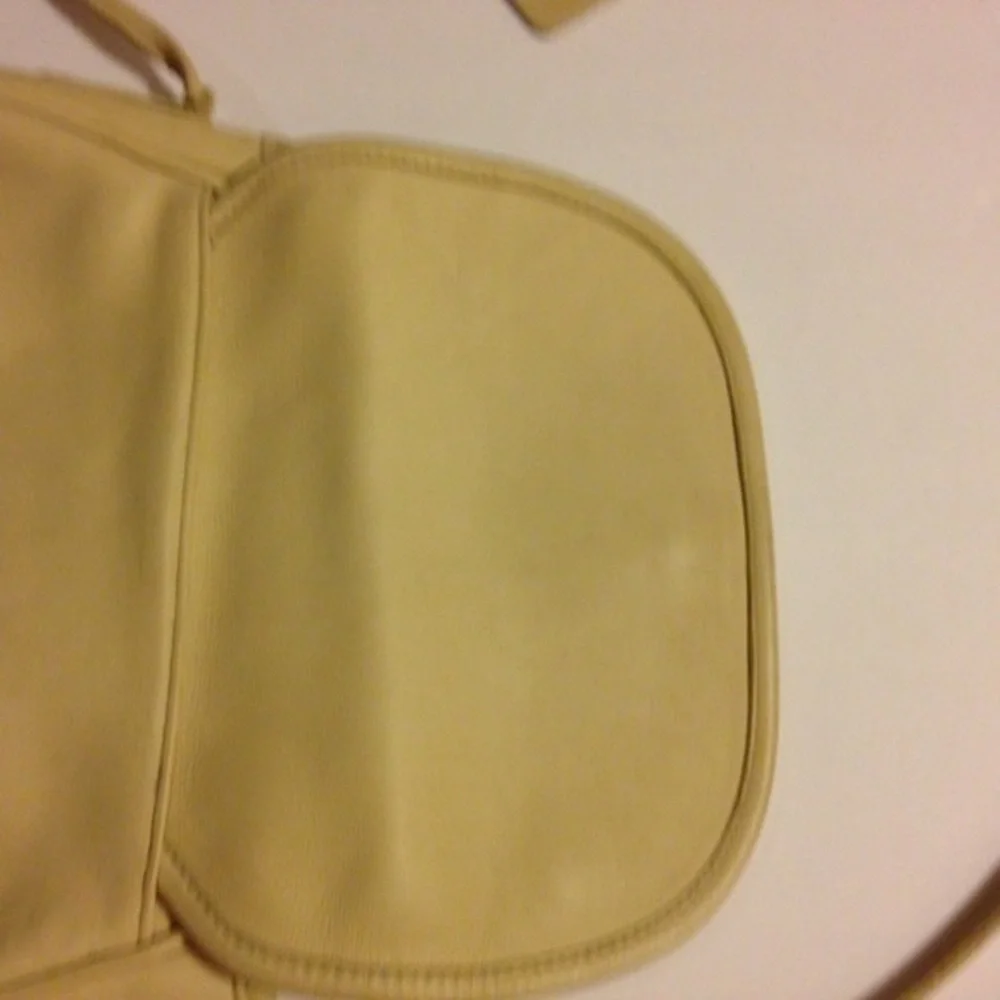 Coach vintage cream white cross body bag pleated
